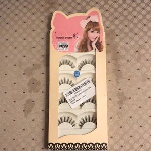 Fake Eyelashes. 5 pair